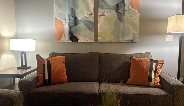 Heart of Notre Dame, King Bed WiFi Shuttle Bus