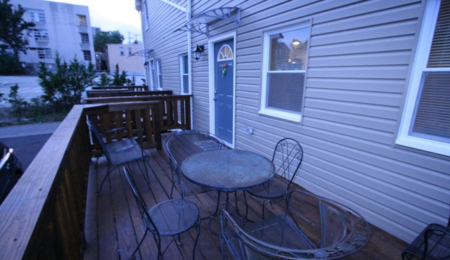 Heart of Oakland w/parking - short walk to CMU, Pitt, Hospitals
