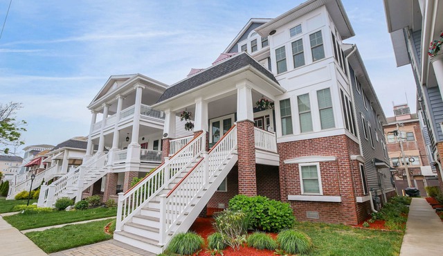 Heart of OC-Beautiful NEW-Between Brds/Beach/Dwntwn, ELEVATOR 5 Bdrms 3.5 baths