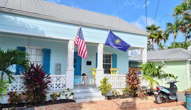 Heart of Old Town on QUIET Peacon Lane. Historic Seaport. Duval St. PETS WELCOME