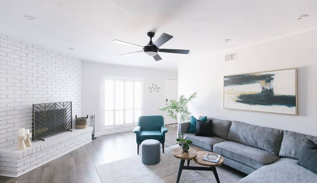 Heart of Old Town - Stylish Townhome - Greenbelt