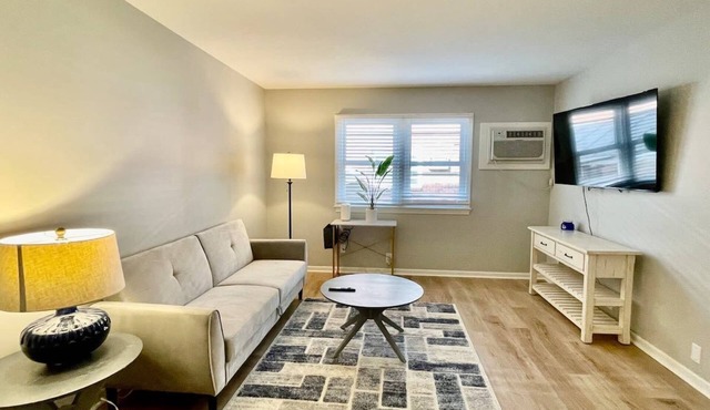 Heart of Omaha, Steps to UNMC and Dining