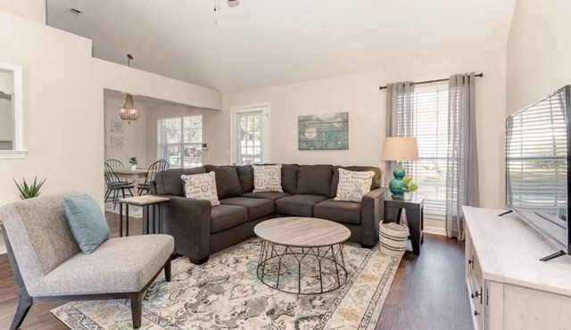 Heart of Pooler- Family friendly w/garage parking