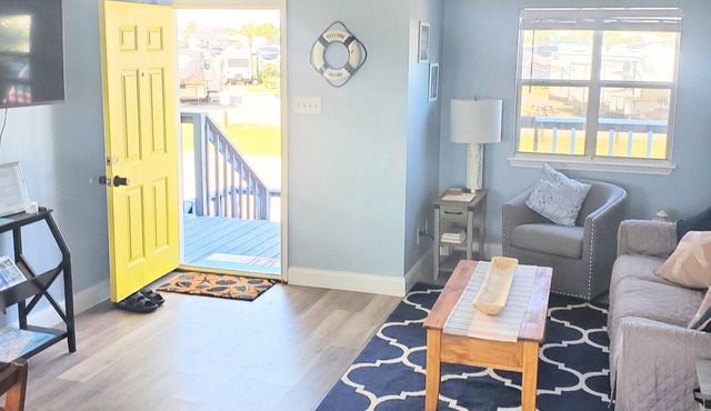 Heart of Port A! Beach-Boat-Fish-Shop-Parking-Golf Cart Zone-Fenced-Pets OK