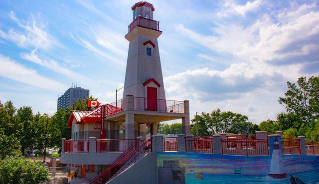 Heart of Port Credit | Lakefront,Dining & Shopping