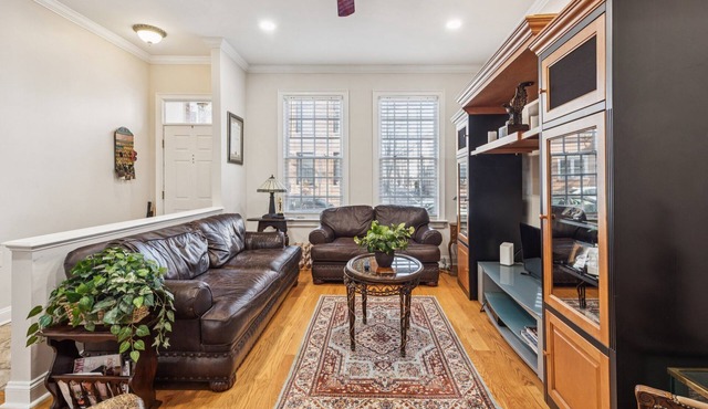 Heart of Queen Village 3 bedrooms,3.2 baths,finished basement patiSecure parking