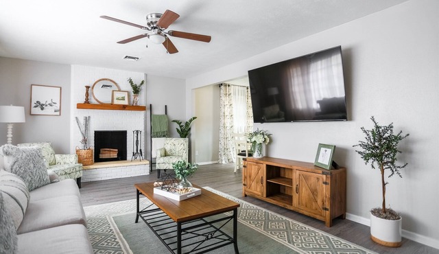 Heart of Rush 5/2.5 Remodeled Near Tech/Greek Cir