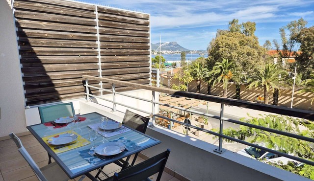 Heart of Sablettes, beach on face.NEW