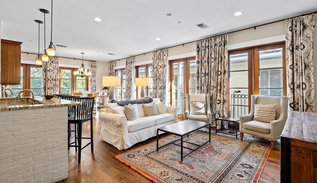 Heart of Sandestin Baytowne Village! Beach! Walk to Shops, Restaurants & Marina!