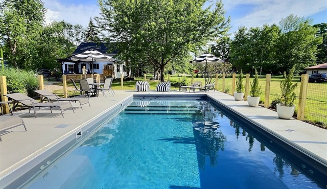 Heart of Sawyer, private brand new pool & easy access to best of Harbor Country!