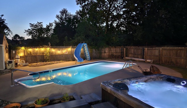 Heart of South Bend-Heated Pool-Game Room -2500ft²