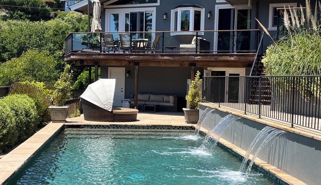 Heart of Southern Marin County. Mt Tam views everywhere. 15 min to SF.