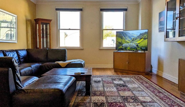 Heart of Surrey Hills (Parking On Request)