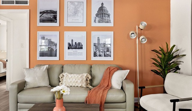 Heart of Tarrytown: Austin Retreat near DT and UT