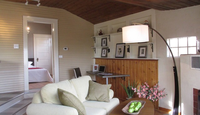 Heart of the action, Nob Hill fun, with the privacy you desire.
