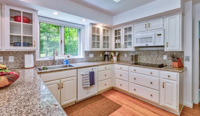 Heart of the Berkshires - Bright, Cozy, Near Lake