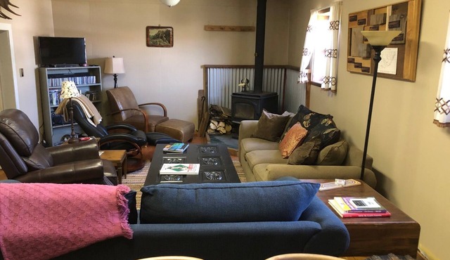 Heart Of The Big Hole! Comfy Cabin For Your Fishing/hunting/mountain Adventures
