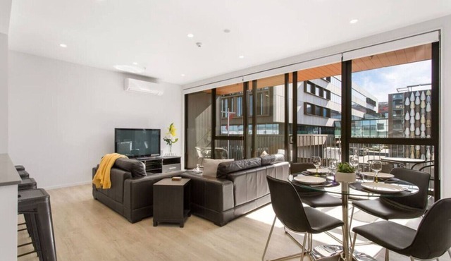 Heart of the CBD 2Bdrms 2Bthrms secure park