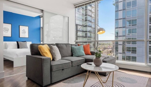 Heart of the City - 2BR, Prk, AC, Mountain Views