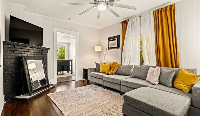 Heart of the City Hideaway 1 bed, 1 bath