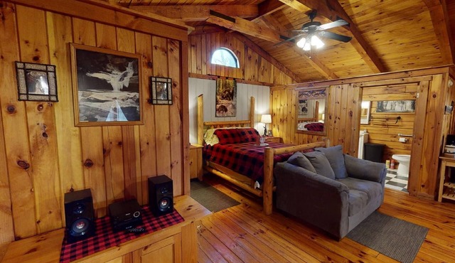 Heart of the Country Cabin , secluded , hot tub