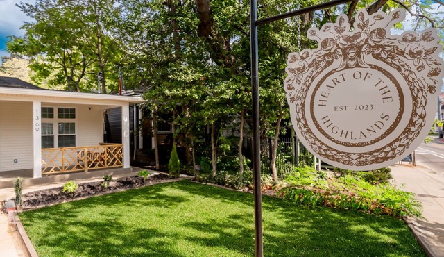 Heart of The Highlands | 5BR 4BA w/HotTub +Parking