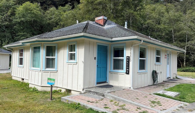 Heart of the Redwoods EQUONI Cottage w/Sauna