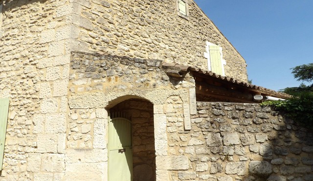 Heart of the village 3 bedrooms 3200m2 park heated swimming pool pétanque court