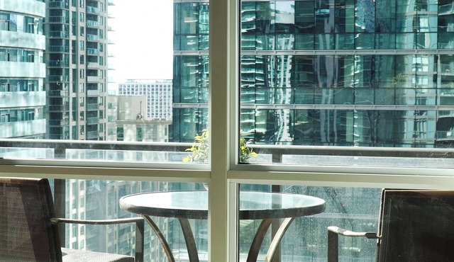 Heart of Toronto - Chic Studio with Top Amenities and CN Tower View