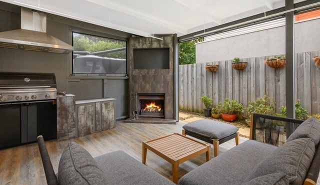 Heart of Torquay near Torquay Beach and Cafes