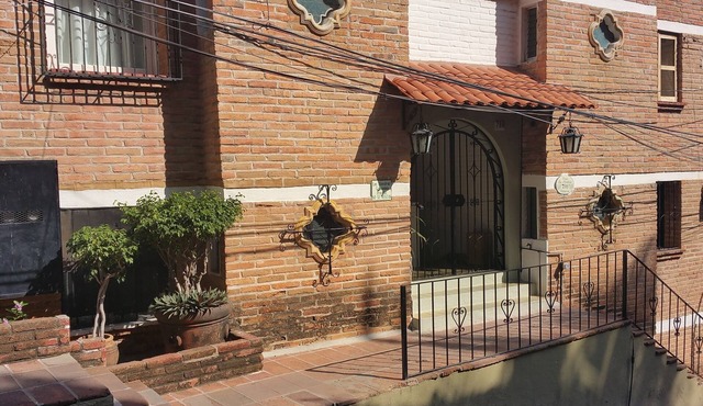 Heart Of Town, Ocean Views, Pool, Walking Distance To Beach