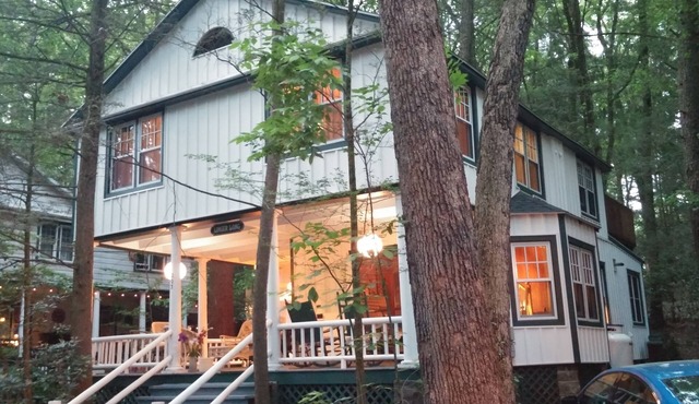 ​Heart of Town & Sands: Secluded Forest Hut
