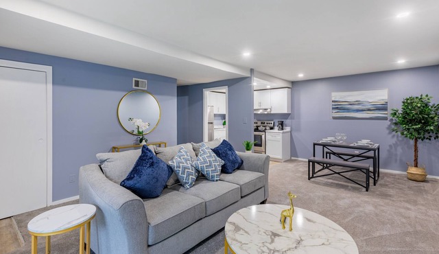 Heart of Towson *Parking*Gym*Pool*Gym*Smart TV