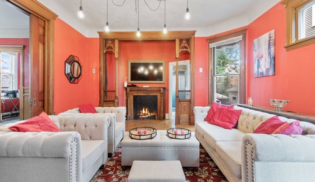Heart of Uptown - Victorian Retreat