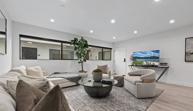 Heart of West Hollywood Stunner w/gym and co-working space