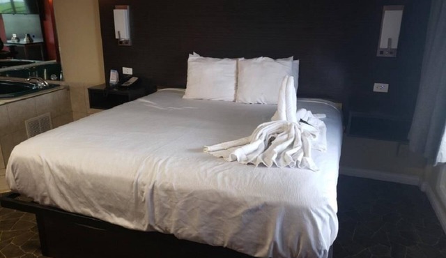 Heart Shape Jetted Tub King Bed at Envi Boutique Hotel