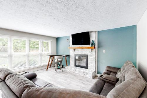 Heart-Shaped Pond! Carmel-Westfield Area Home