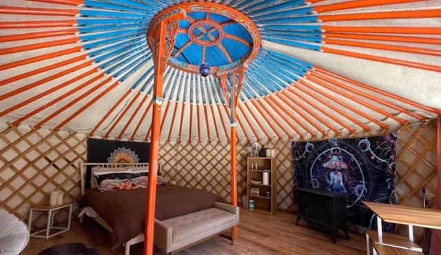 Heart Yurt - artisan made with cedar hot tub