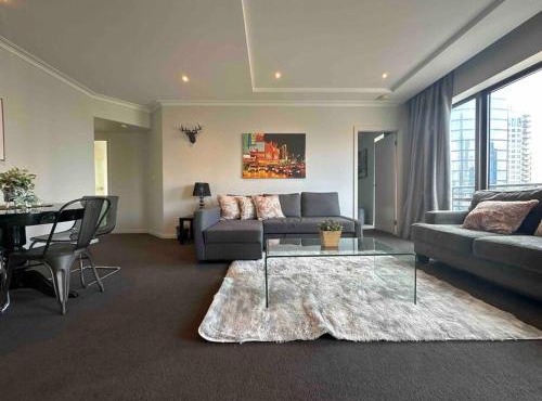 HeartCBD LUX Top Floor 2 Bedroom/Pool/Spa/GYM