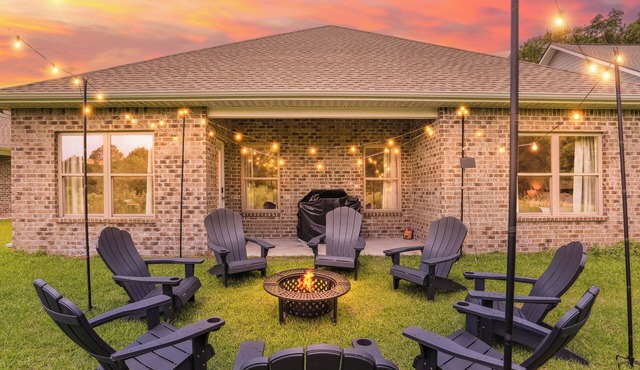 Hearth & Haven 4BR w/Game Room + Fire Pit Walk to Foley Sports Complex