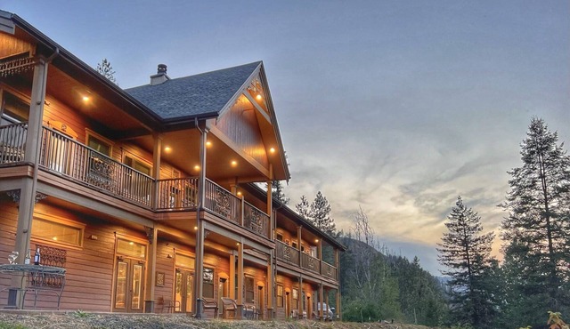 Hearthstone Elegant Lodge by the River