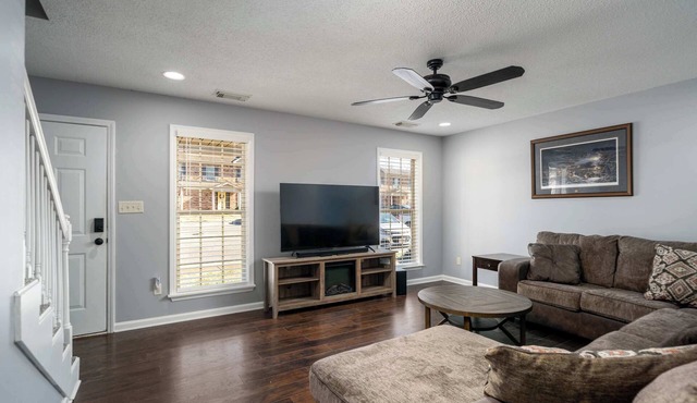 Hearthstone Hideaway- 2BR/1.5BA- Close to UA