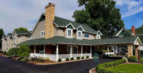 Hearthstone Inn & Suites