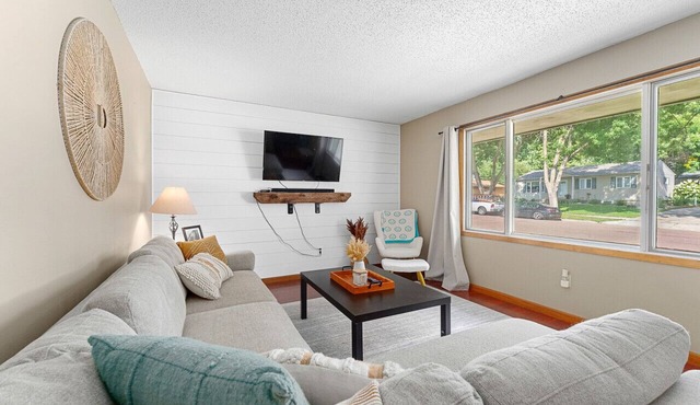 Heartland Haven: A 4-Bed Delight in Sioux Falls