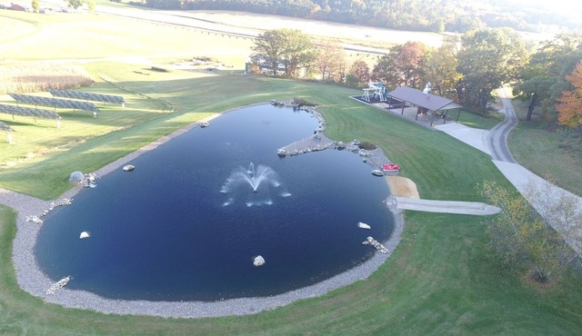 Heartland hideaway, 3 miles from Sparta walking trails beautiful pond, wildlife