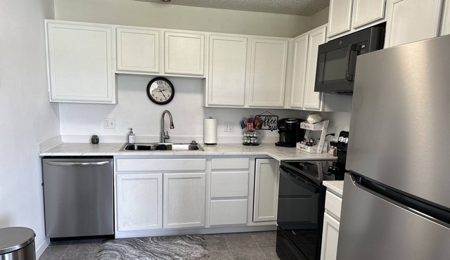 Heartland Hideaway is close to downtown, Kinnick Stadium, UIHC and Carver