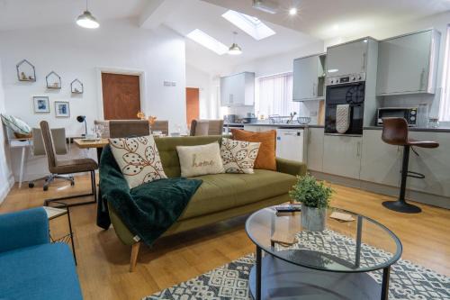 Heartland House, 7 Spacious Bedrooms Sleeps 4 plus, near NEC, JLR,BHX