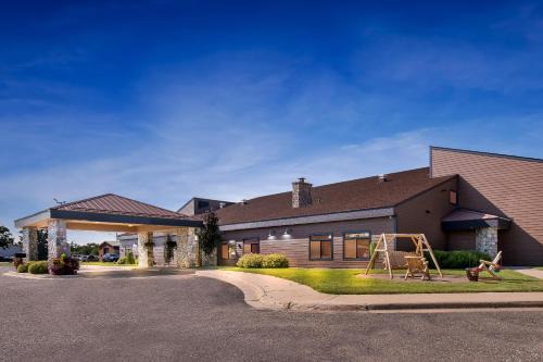 Heartland Inn & Suites, SureStay Collection by Best Western