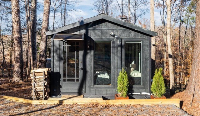 Heartwood Haven-hot tub, sauna, firepit, peaceful seclusion