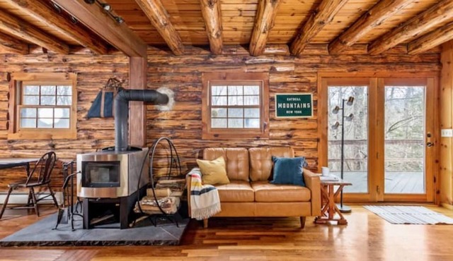 Heartwood Lodge: Large Group Catskills Getaway